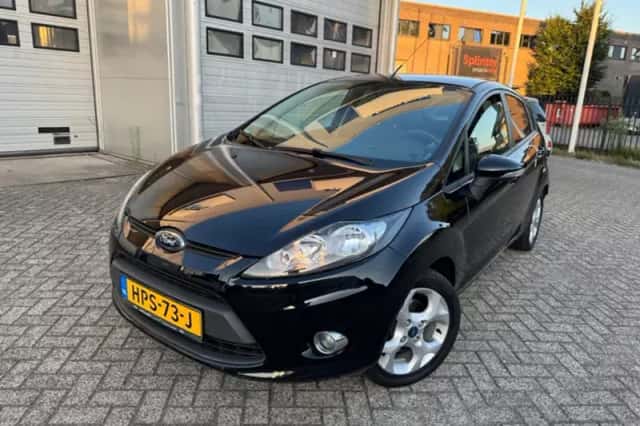 Ford Fiesta (2012) thumbnail 4