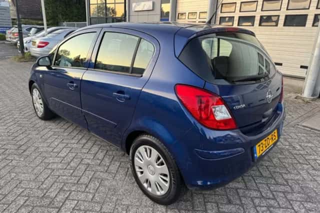 Opel Corsa (2008) thumbnail 3