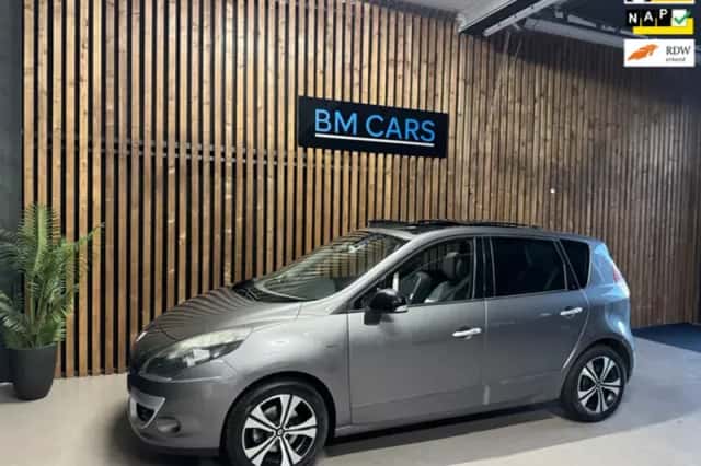 Renault Scénic (2011) thumbnail 1
