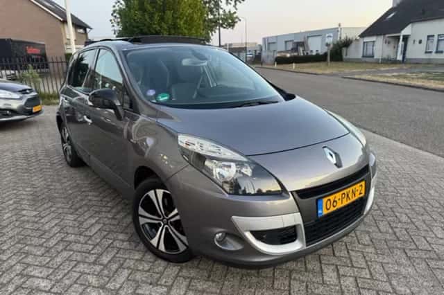 Renault Scénic (2011) thumbnail 2