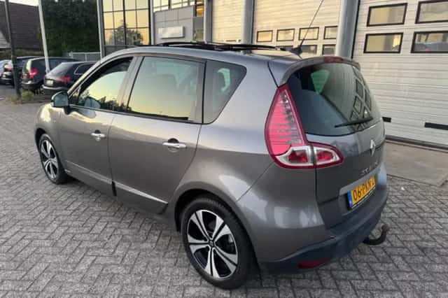 Renault Scénic (2011) thumbnail 3