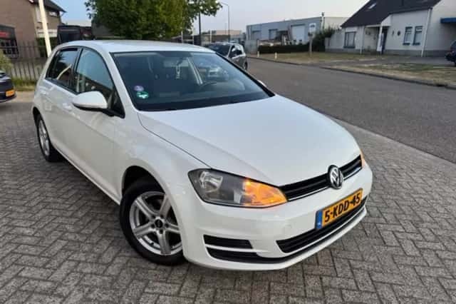 Volkswagen Golf (2013) thumbnail 2