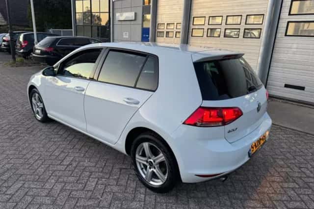Volkswagen Golf (2013) thumbnail 3