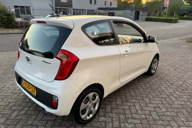 Kia Picanto (2013) thumbnail 5