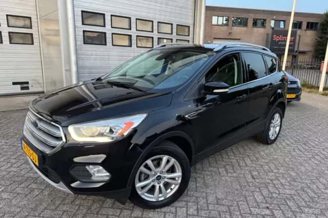 Ford Kuga (2017) thumbnail 2