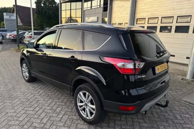 Ford Kuga (2017) thumbnail 3