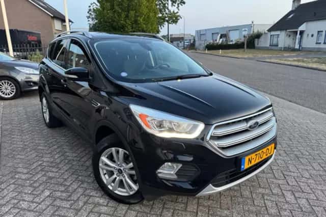 Ford Kuga (2017) thumbnail 4