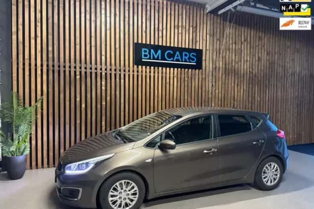 Kia Cee'd (2015) thumbnail 1