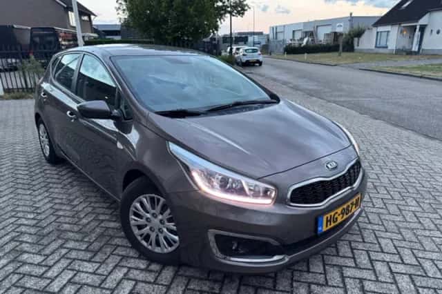 Kia Cee'd (2015) thumbnail 2