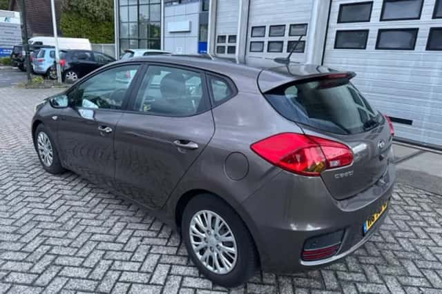 Kia Cee'd (2015) thumbnail 3