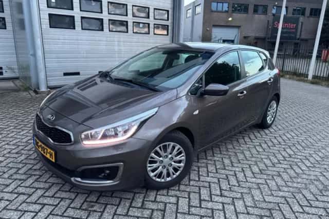 Kia Cee'd (2015) thumbnail 6