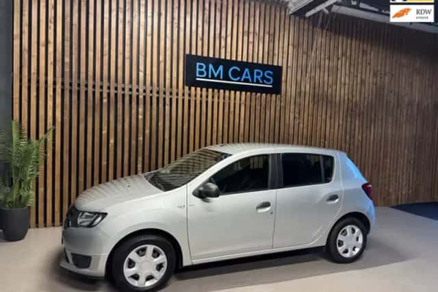 Dacia Sandero (2016) thumbnail 1