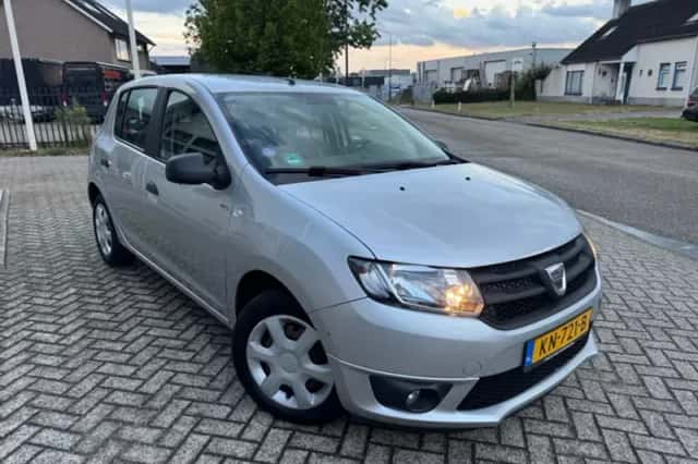 Dacia Sandero (2016) thumbnail 2