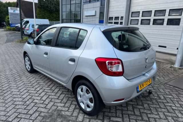 Dacia Sandero (2016) thumbnail 3