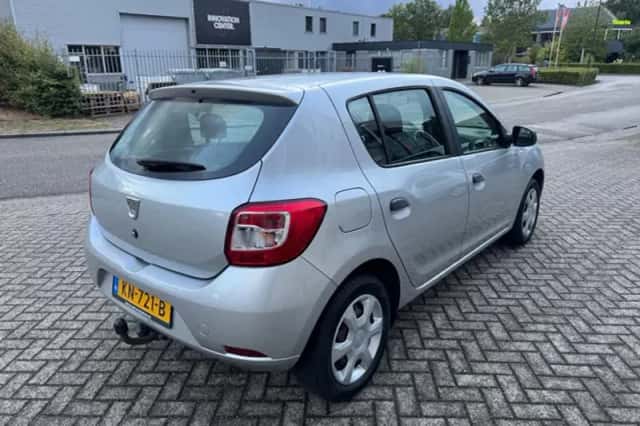 Dacia Sandero (2016) thumbnail 5