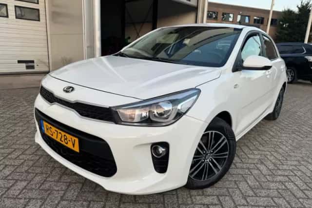 Kia Rio (2018) thumbnail 4