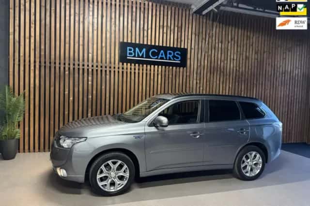 Mitsubishi Outlander (2013) thumbnail 1