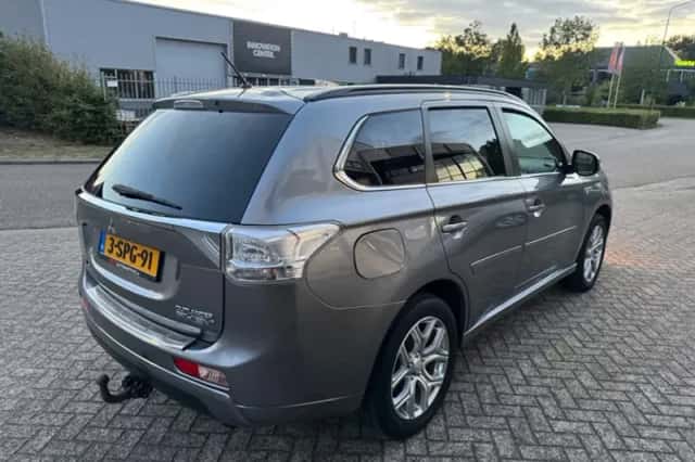 Mitsubishi Outlander (2013) thumbnail 5