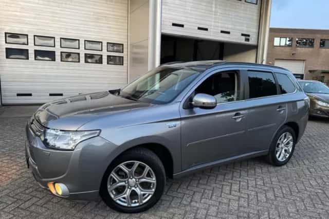 Mitsubishi Outlander (2013) thumbnail 6