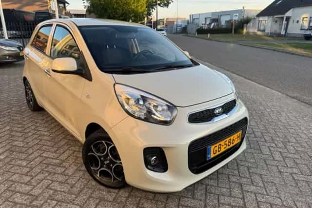 Kia Picanto (2015) thumbnail 2