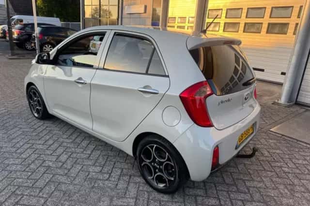 Kia Picanto (2015) thumbnail 3