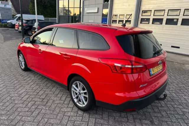 Ford Focus (2018) thumbnail 3