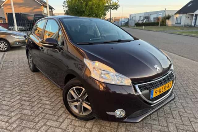 Peugeot 208 (2013) thumbnail 2