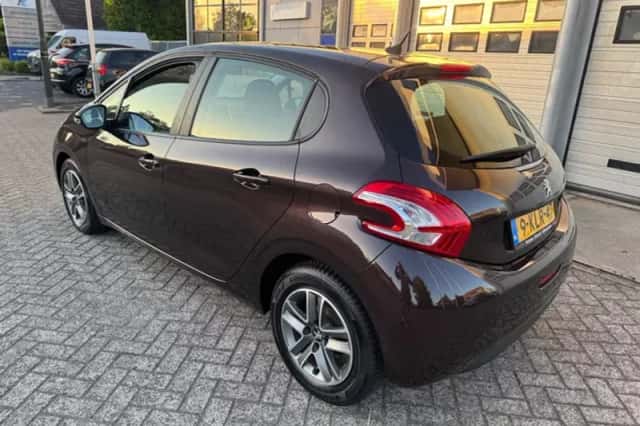 Peugeot 208 (2013) thumbnail 3