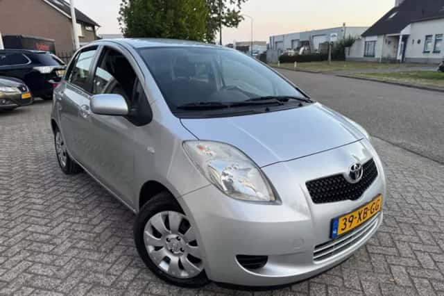 Toyota Yaris (2007) thumbnail 2