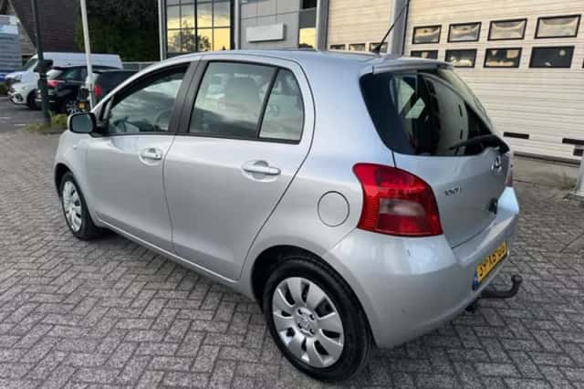 Toyota Yaris (2007) thumbnail 3