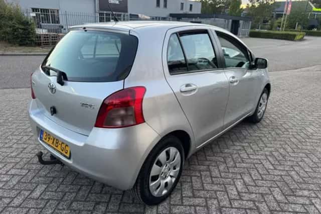 Toyota Yaris (2007) thumbnail 5