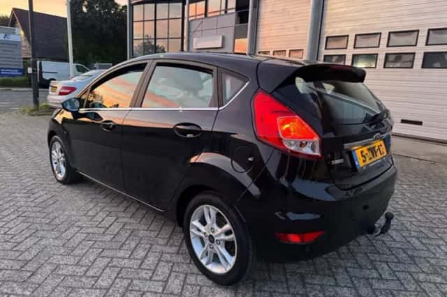 Ford Fiesta (2015) thumbnail 3