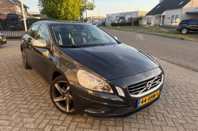 Volvo S60 (2012) thumbnail 2