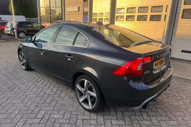 Volvo S60 (2012) thumbnail 3