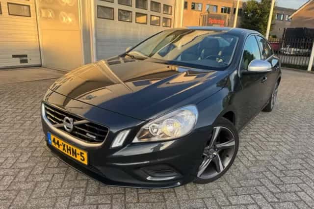Volvo S60 (2012) thumbnail 4