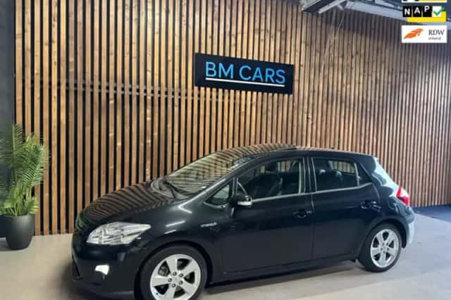 Toyota Auris (2010) thumbnail 1