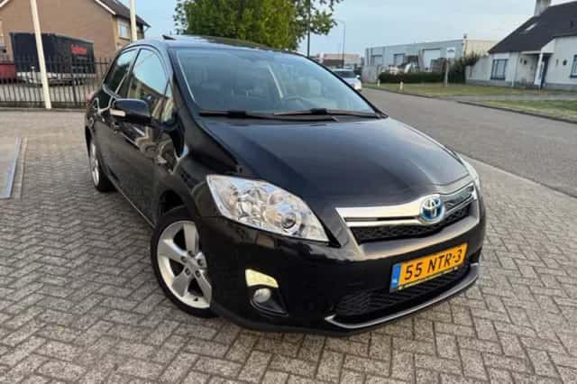 Toyota Auris (2010) thumbnail 2