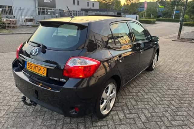 Toyota Auris (2010) thumbnail 5