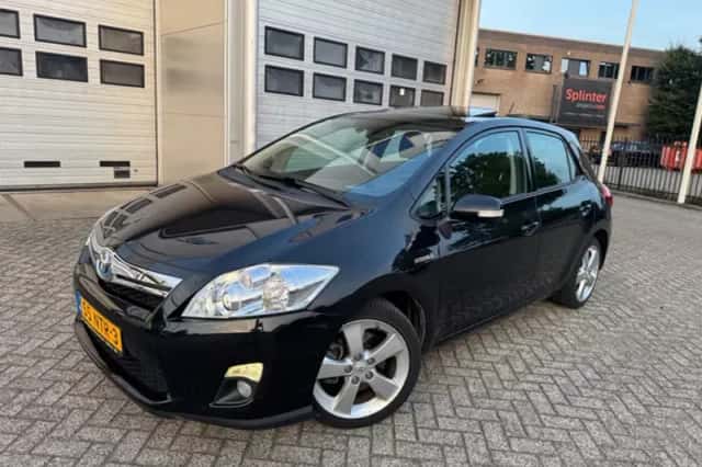 Toyota Auris (2010) thumbnail 6