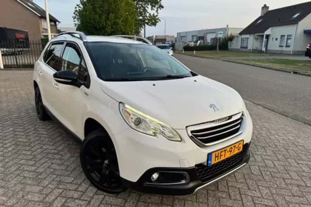 Peugeot 2008 (2015) thumbnail 2