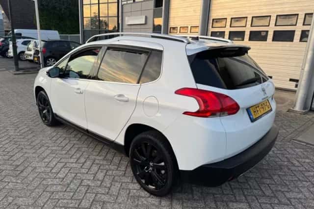 Peugeot 2008 (2015) thumbnail 3