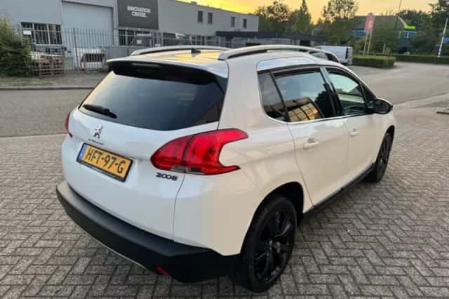 Peugeot 2008 (2015) thumbnail 5