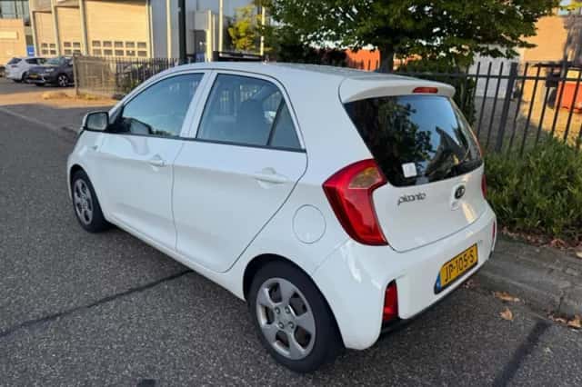 Kia Picanto (2016) thumbnail 2