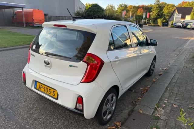 Kia Picanto (2016) thumbnail 4