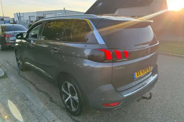 Peugeot 5008 (2019) thumbnail 2