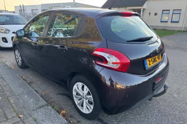 Peugeot 208 (2013) thumbnail 2