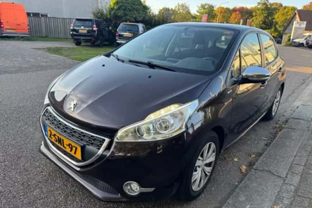 Peugeot 208 (2013) thumbnail 3