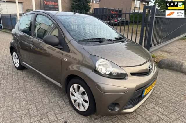 Toyota Aygo (2013) thumbnail 1