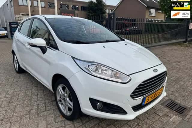 Ford Fiesta (2013) thumbnail 1