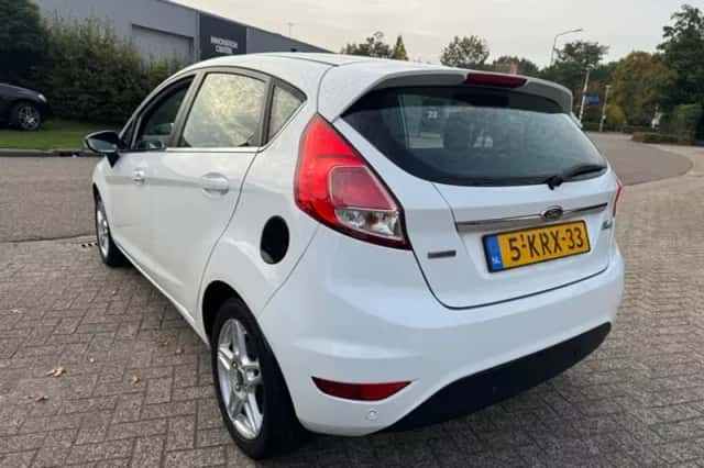 Ford Fiesta (2013) thumbnail 2